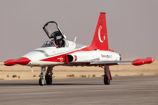 Turkish Stars Canadair NF-5A-2000 IM1 6915 70-3025